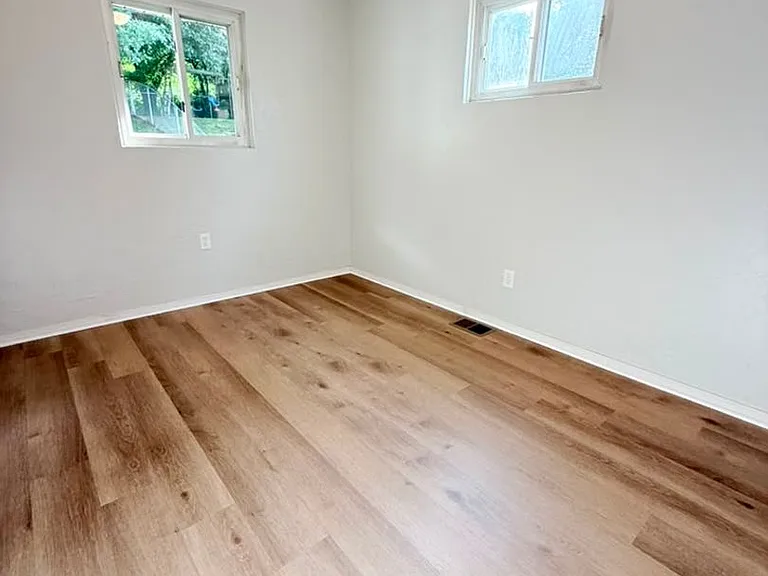 129 Windsor Dr — Photo 8