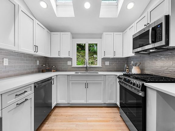 3rd image of 127 Prospect St