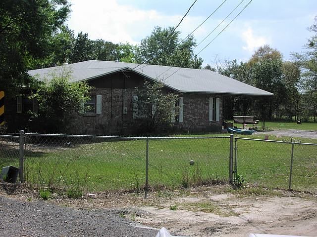 Drive way, North Side