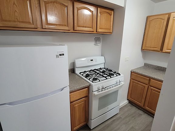 4th image of 2875 Bainbridge Ave APT 7A