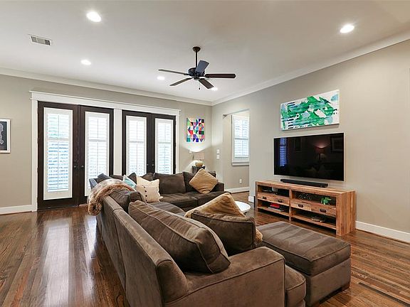 5th image of 1115 W 15th St
