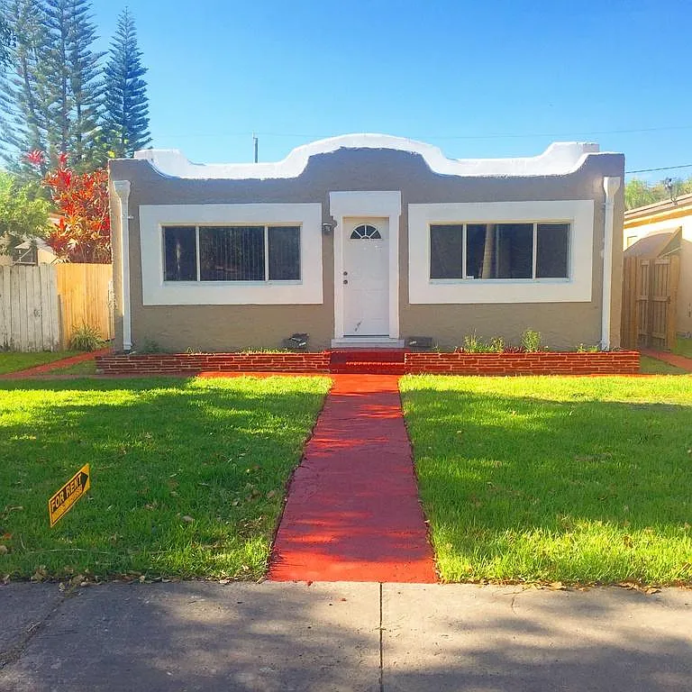3 bed, 880 sqft, $2,500 — Photo 1