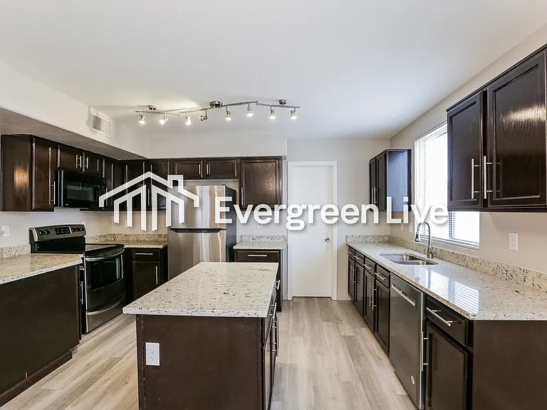 10422 W Oregon Ave — Photo 10