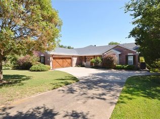 106 Meadowbrook Dr, Red Oak, TX 75154