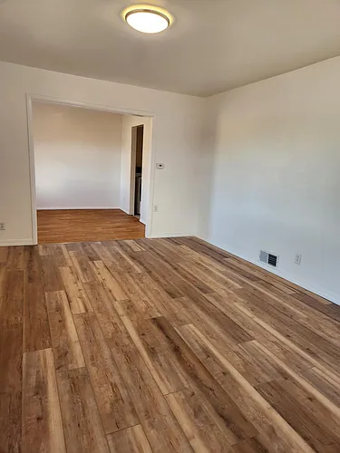 132 Elm St N Photo 1