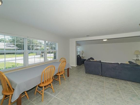 4th image of 3946 Chaucer Ln