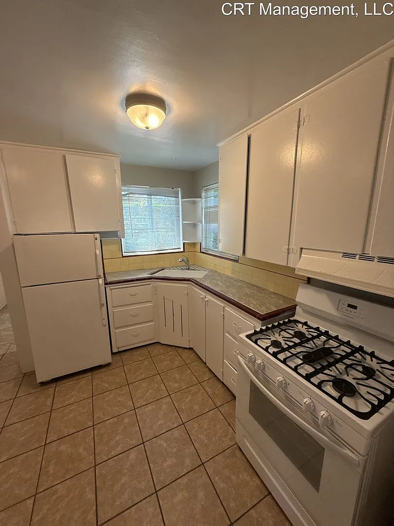 Charming 2 Bed Home Near Central Park — Photo 2