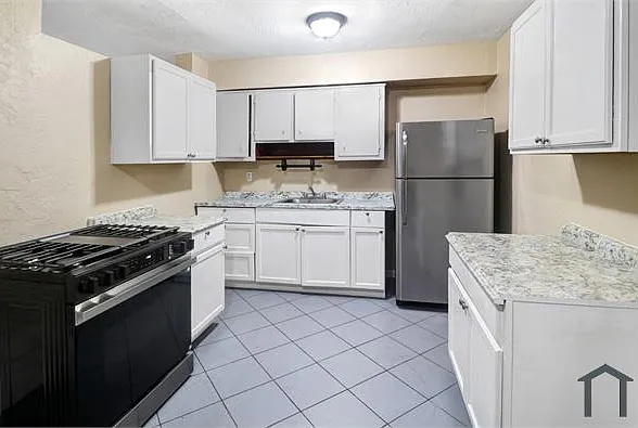 1601 SW 46th Ave — Photo 9