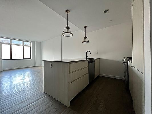 3rd image of 125 Parkside Ave #5B