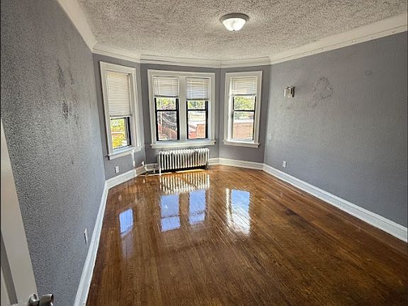 5th image of 1651 E 74th Pl APT 1