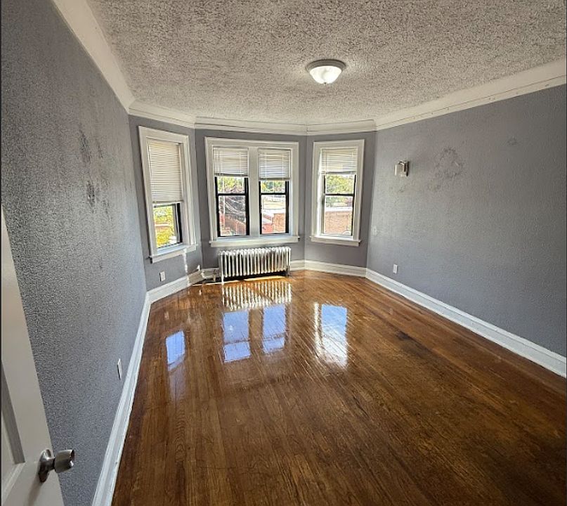 1st image of 1651 E 74th Pl #1303
