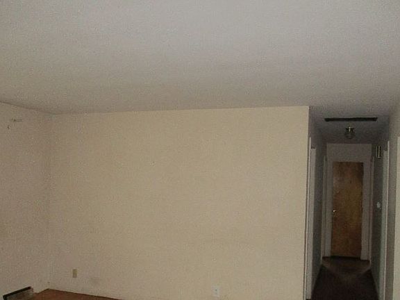 5th image of 2817 E Bradbury Ave
