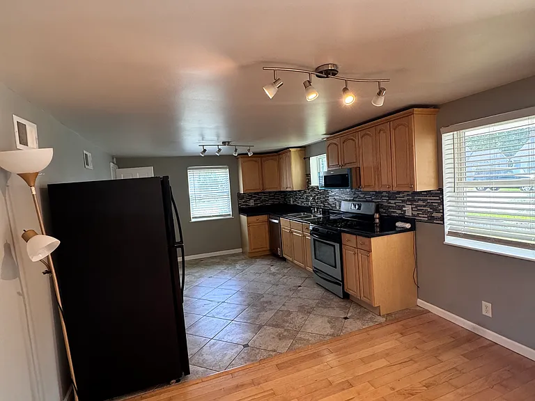 7704 Fleta St — Photo 2