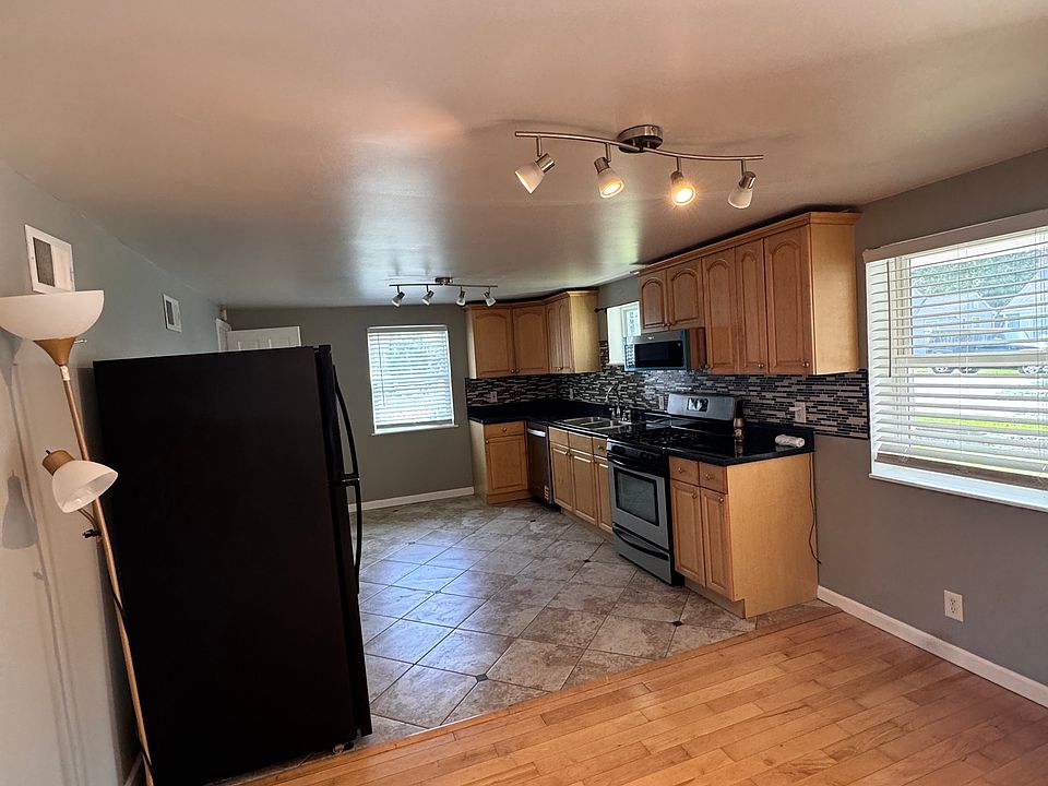2nd image of 7704 Fleta St