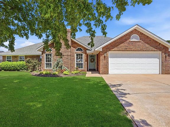 3rd image of 901 N Towne Cir