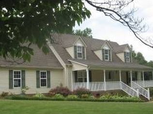 1823 Crestview Dr, Newton, NC 28658