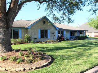 2731 Brook Bend Ln, El Campo, TX 77437