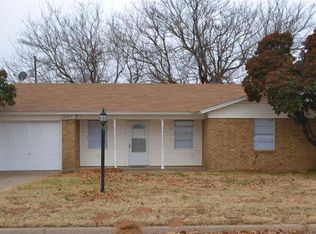 1321 Lucille St, Burkburnett, TX 76354