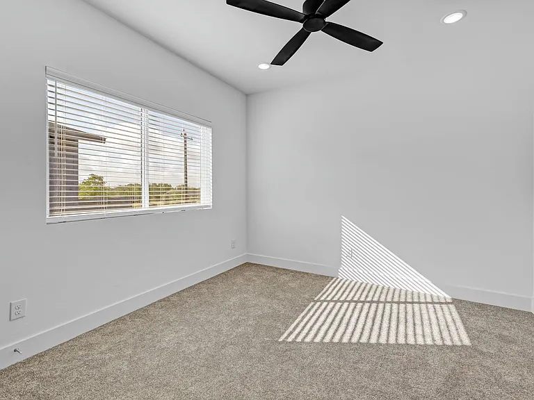 3011 Alpha Wolf Ct — Photo 32