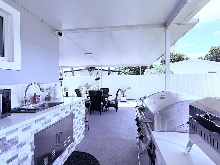 9235 SW 41st St — Photo 54