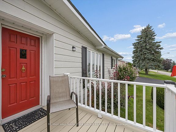 3rd image of 10 Kelsey Cres