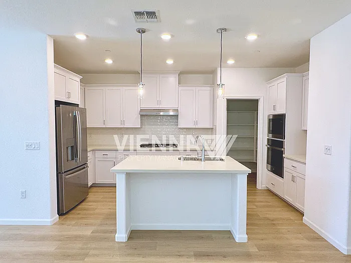 1568 Edgewood Ln — Photo 10
