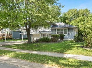 306 SW Glendana St, Lees Summit, MO 64081