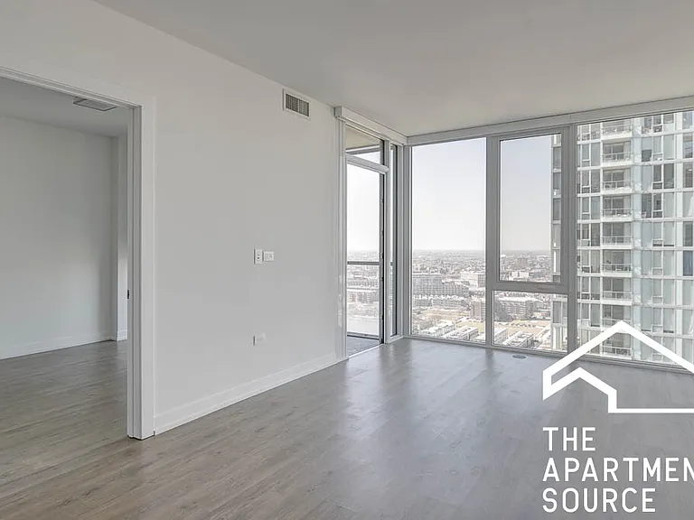 204 W Hill St — Photo 3