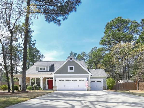 940 Central Dr, Southern Pines, NC 28387