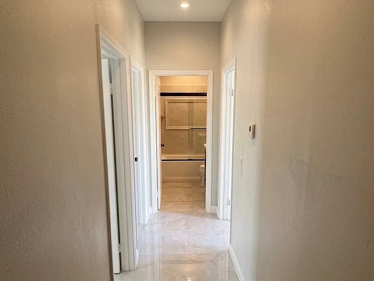 8423 Tamarind Ave — Photo 9