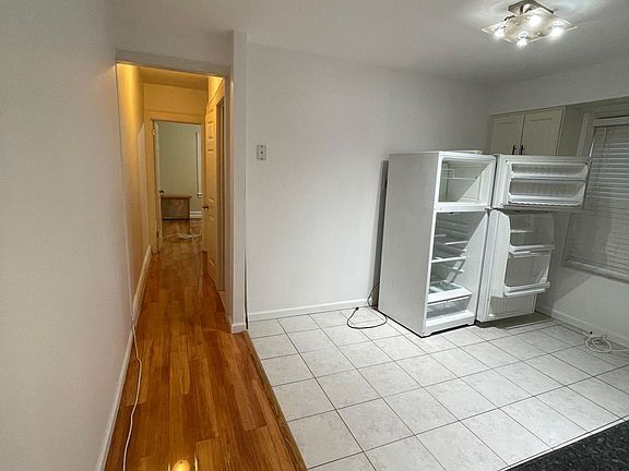 5th image of 1859 E 18th St Floor 2