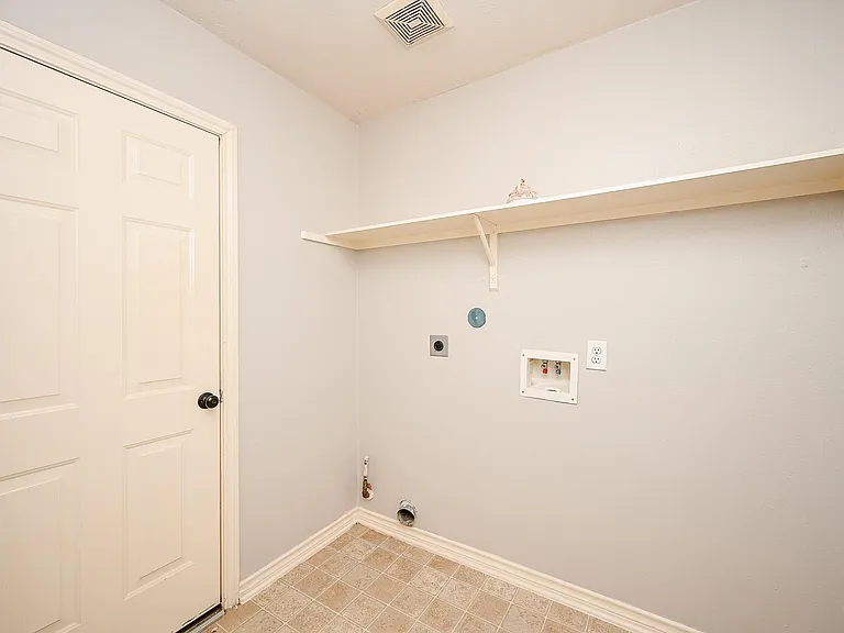 8135 Cove Timbers Ln — Photo 31