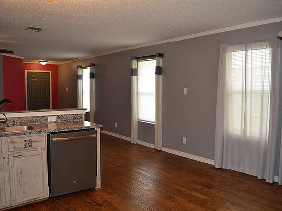 4th image of 3306 Westview Dr