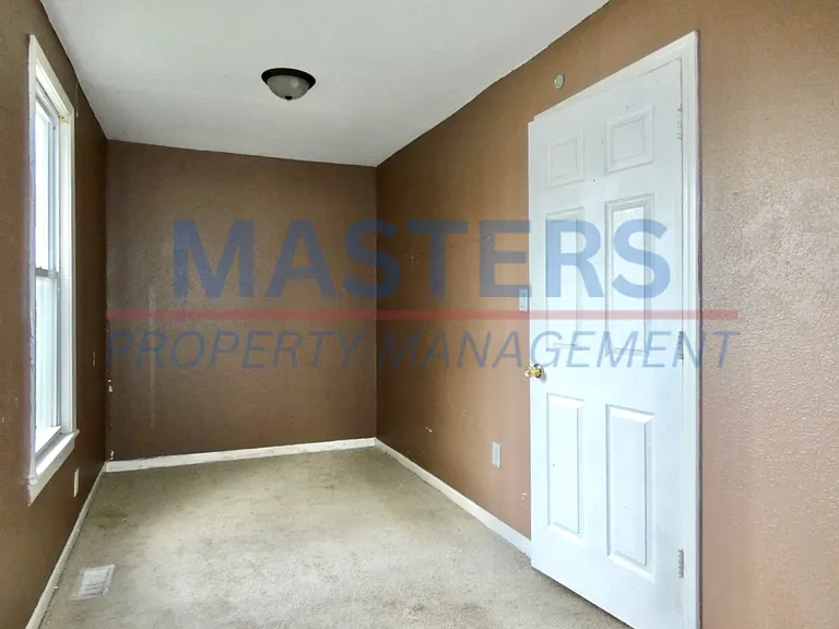 2563 Foraker Ave — Photo 32
