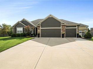 4421 SW Flintrock Dr, Lees Summit, MO 64082