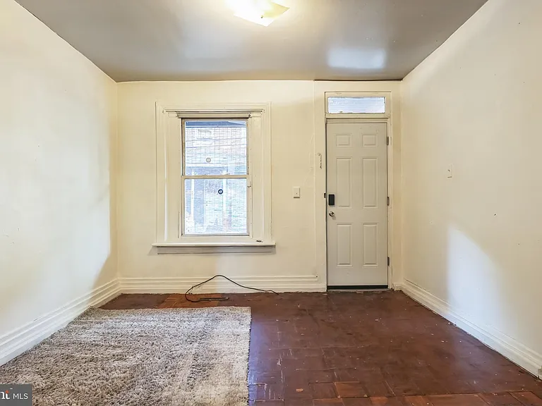 1217 Hunter St — Photo 6