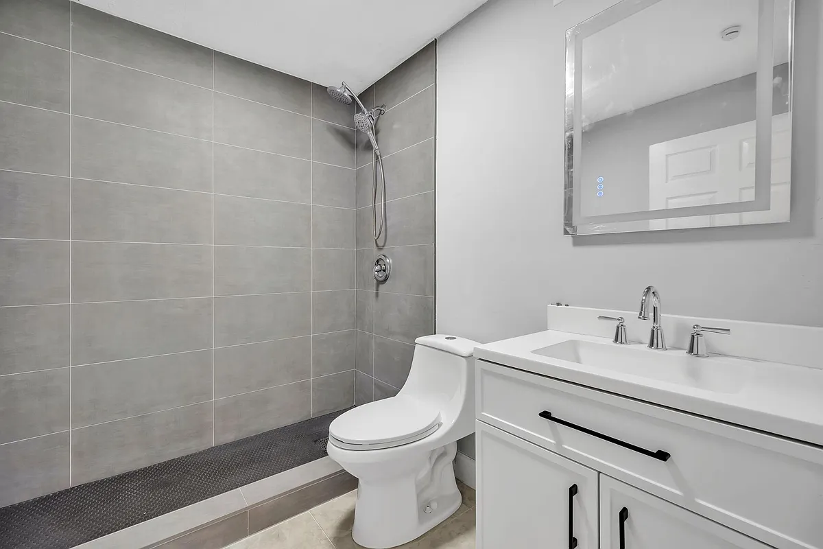 BATH 4 - NW 60th Ave