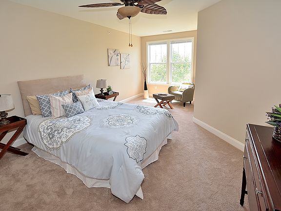 4th image of 501 King Farm Blvd APT 403