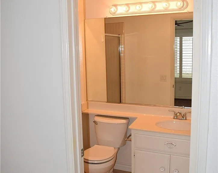 717 S Glenhurst Dr — Photo 24