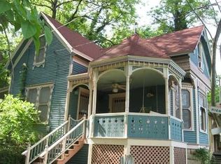 64 Hillside Ave, Eureka Springs, AR 72632
