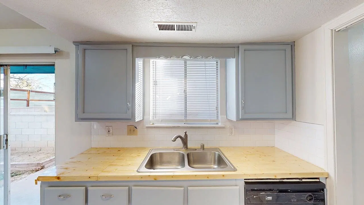 Quality Renovated / Updated 2 Bed End Unit - LOADED! — Photo 4