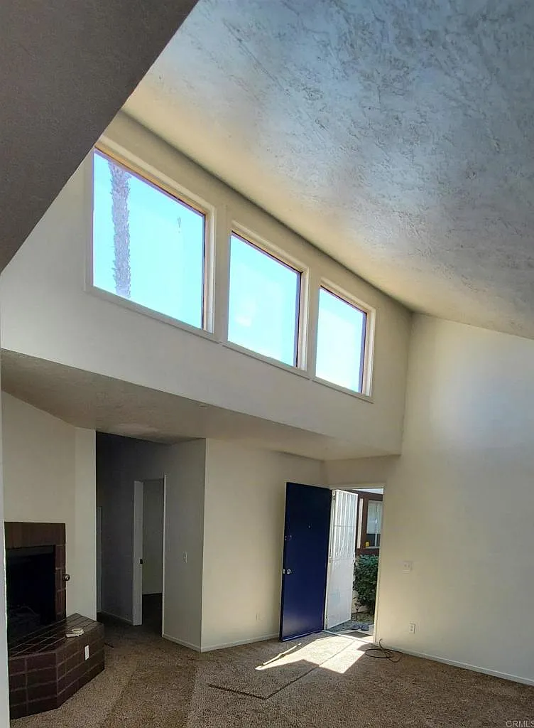 3 bed, 2.0 bath, 1400 sqft, $3,450 — Photo 4