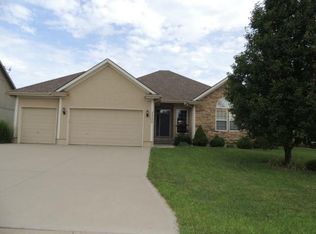 1102 NW Pecan Dr, Grain Valley, MO 64029