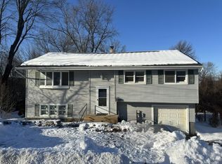 28 Beardslee Hill Dr, Ogdensburg Boro, NJ 07439