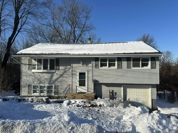 28 Beardslee Hill Dr, Ogdensburg Boro, NJ 07439