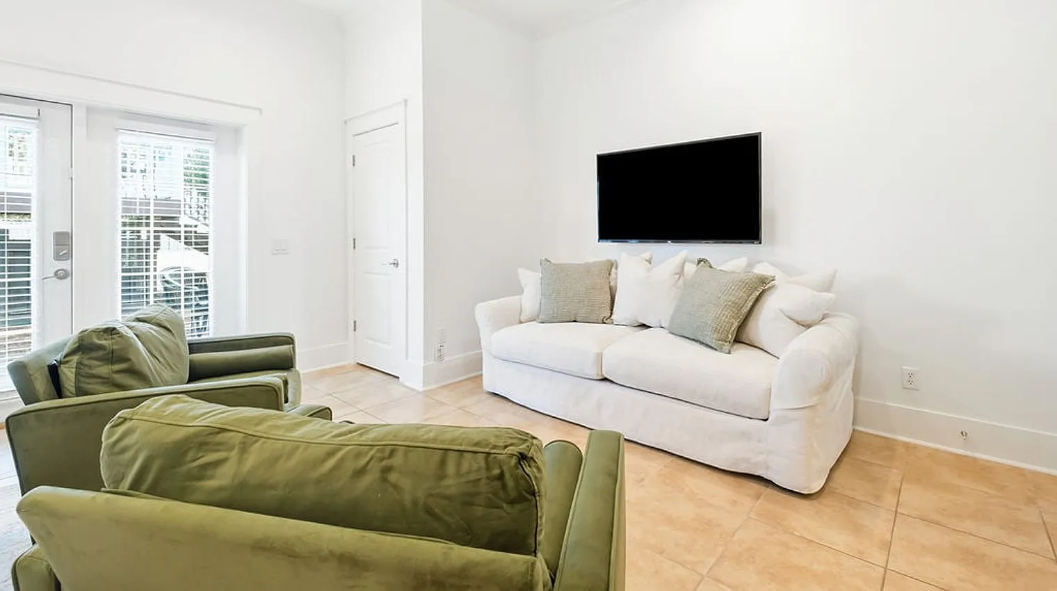 5 bed, 4.0 bath, 2777 sqft, $3,451 — Photo 2