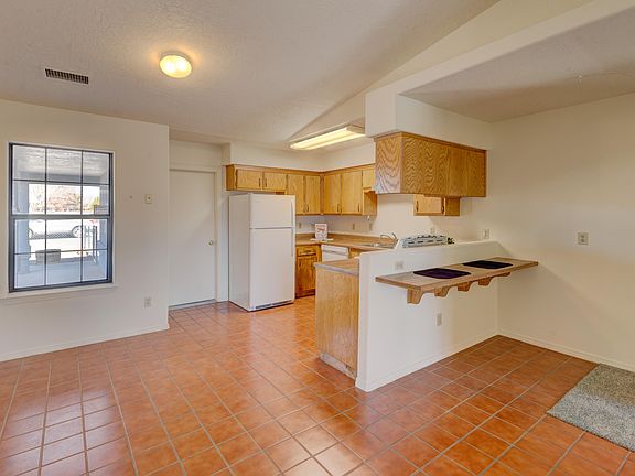 3rd image of 1101 Elm Ct SE