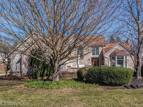 1260 Chaffer Dr, Rochester Hills, MI 48306
