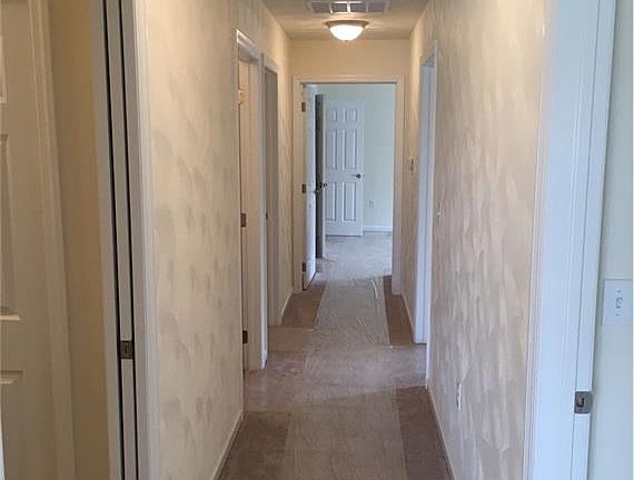5th image of 504 Sunview Cir #D
