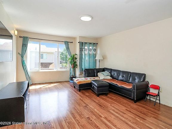 3rd image of 18 Patty Ct
